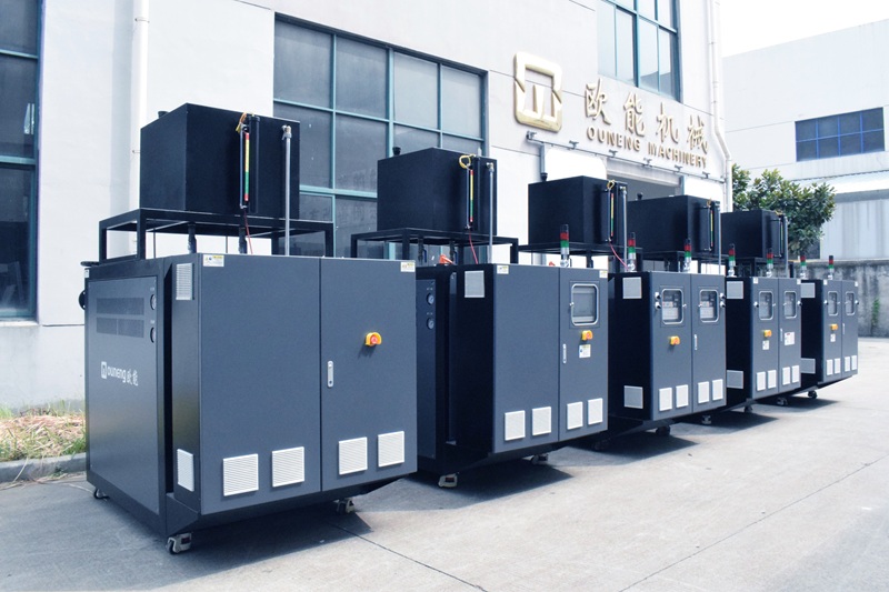 如何判断模温机压力不稳定是由系统积气还是介质不足引起的？